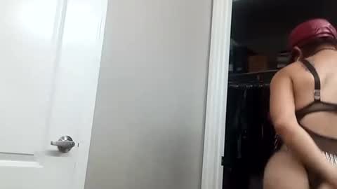 Snapshot of uandme_baby chatting on 10-03-25, 06:05 Azelia B online show from 10-03-25, 06:05