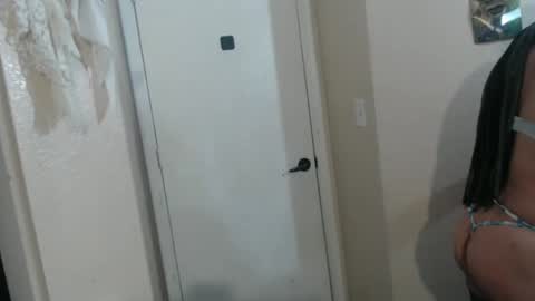 Snapshot of uandme_baby chatting on 10-31-25, 05:03 Azelia B online show from 10-31-25, 05:03