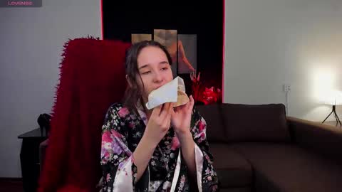 Snapshot of uco_mon chatting on 09-19-25, 11:55 Uco online show from 09-19-25, 11:55