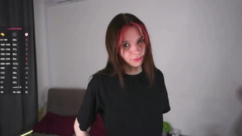 Snapshot of udelaborom chatting on 05-06-26, 05:07 Lili online show from 05-06-26, 05:07