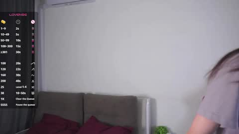 Snapshot of udelaborom chatting on 05-17-26, 06:26 Lili online show from 05-17-26, 06:26