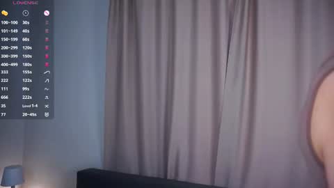 Snapshot of udelaborom chatting on 06-20-26, 04:59 Lili online show from 06-20-26, 04:59