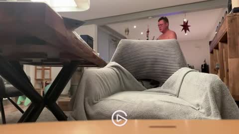 ueberdruck01 online show from 12-17-25, 10:49