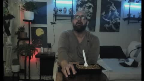 Snapshot of ugly_viking chatting on 12-04-24, 05:27 Ugly Viking online show from 12-04-24, 05:27