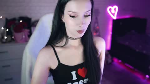 Snapshot of uindi chatting on 02-23-25, 05:39 Izzy online show from 02-23-25, 05:39