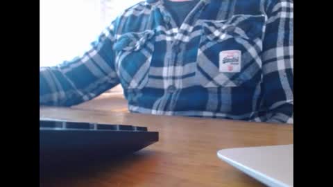 Snapshot of ukclive chatting on 12-16-25, 09:25 ukclive online show from 12-16-25, 09:25