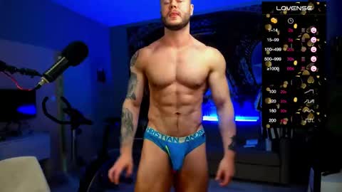 Snapshot of ukgymboy chatting on 02-10-26, 01:15 James Iron online show from 02-10-26, 01:15