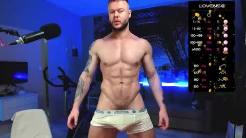 Snapshot of ukgymboy chatting on 02-17-26, 01:18 James Iron online show from 02-17-26, 01:18