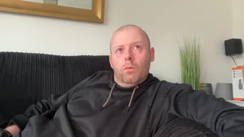 Snapshot of ukmatty3 chatting on 04-26-26, 05:32 ukmatty3 online show from 04-26-26, 05:32