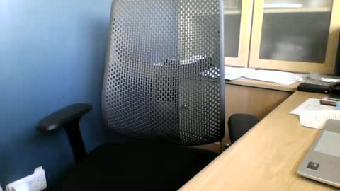 Snapshot of ukshowall chatting on 06-27-26, 11:48 mark online show from 06-27-26, 11:48