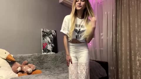 Vikki online show from 11-29-25, 06:44