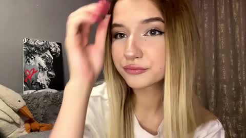 Vikki online show from 12-04-25, 04:59