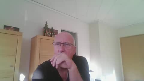 Snapshot of ulli44 chatting on 12-02-24, 09:13 Ulrich online show from 12-02-24, 09:13