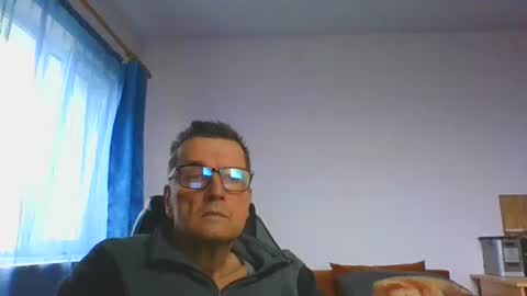 Snapshot of ulmeni4 chatting on 12-21-25, 08:32 ulmeni4 online show from 12-21-25, 08:32