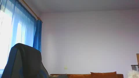 Snapshot of ulmeni4 chatting on 12-22-25, 12:24 ulmeni4 online show from 12-22-25, 12:24