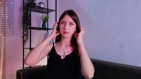Snapshot of umbraelyon chatting on 07-04-26, 05:24 Liliane online show from 07-04-26, 05:24