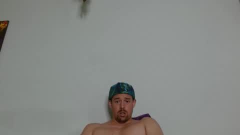 Snapshot of umphreak42 chatting on 05-13-26, 07:33 Andrew online show from 05-13-26, 07:33