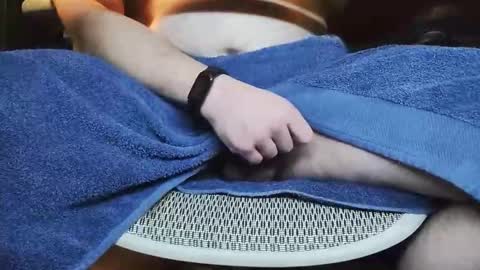 Under the desk online show from 11-08-25, 09:46