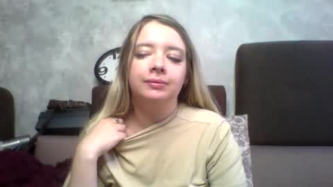 Snapshot of universeemily chatting on 09-26-25, 07:23 UniverseEmily online show from 09-26-25, 07:23