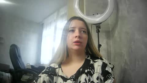 Snapshot of universeemily chatting on 10-30-25, 06:04 UniverseEmily online show from 10-30-25, 06:04