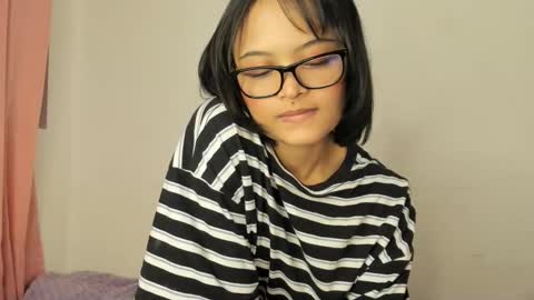 Snapshot of unu_nai chatting on 03-09-25, 01:25 new INSTA online show from 03-09-25, 01:25