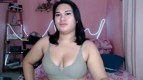 Snapshot of ur_baby_rebbecca chatting on 07-19-26, 10:02 SINGLE online show from 07-19-26, 10:02