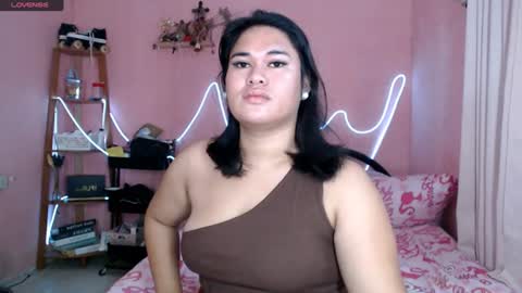 Snapshot of ur_baby_rebbecca chatting on 07-21-26, 12:02 SINGLE online show from 07-21-26, 12:02