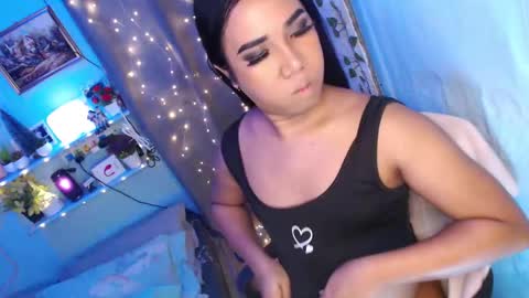 Snapshot of ur_hot_tommiexx chatting on 03-16-26, 02:28 jennie online show from 03-16-26, 02:28