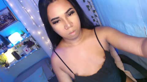 Snapshot of ur_hot_tommiexx chatting on 04-05-26, 02:09 jennie online show from 04-05-26, 02:09