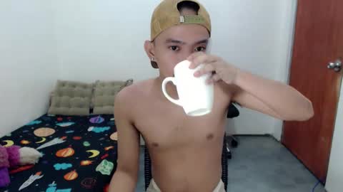 Snapshot of ur_joshuahotnotch chatting on 06-07-26, 10:57 ur_joshuahotnotch online show from 06-07-26, 10:57