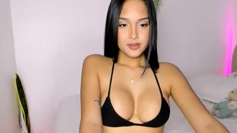 Snapshot of ur_mija_veronica chatting on 03-05-26, 04:47 Veronica Lodge online show from 03-05-26, 04:47
