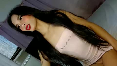 Snapshot of ur_tsemma chatting on 11-28-25, 08:28 emma online show from 11-28-25, 08:28