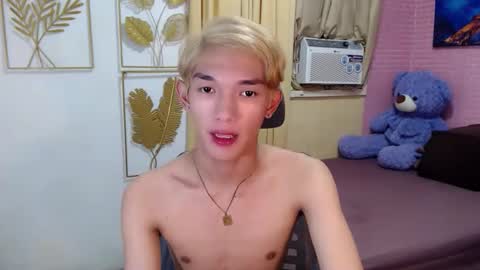 urasian_john20 online show from 04-11-26, 05:45