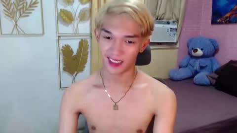urasian_john20 online show from 04-12-26, 05:51