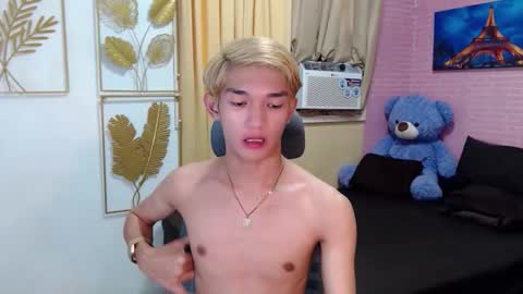 urasian_john20 online show from 04-18-26, 01:20