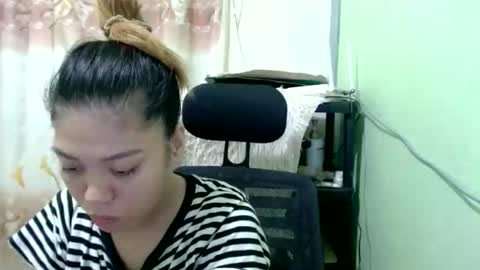 Snapshot of urasian_joy chatting on 12-20-25, 10:00 urasian_joy online show from 12-20-25, 10:00