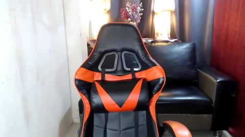 Snapshot of urasian_olivia1 chatting on 12-25-24, 11:00 Olivia online show from 12-25-24, 11:00