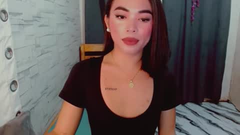 Snapshot of urasiangirl01 chatting on 02-05-26, 11:04 yesha online show from 02-05-26, 11:04