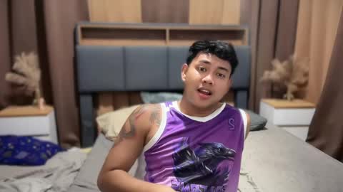 urasiankyler online show from 07-08-26, 01:37