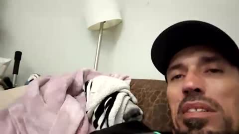 Snapshot of urbaybeesdaddy chatting on 03-03-26, 01:39 urbaybeesdaddy online show from 03-03-26, 01:39