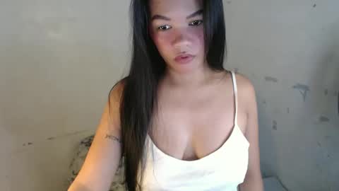 Snapshot of urbeautifulnightmare chatting on 10-23-25, 12:21 venice online show from 10-23-25, 12:21