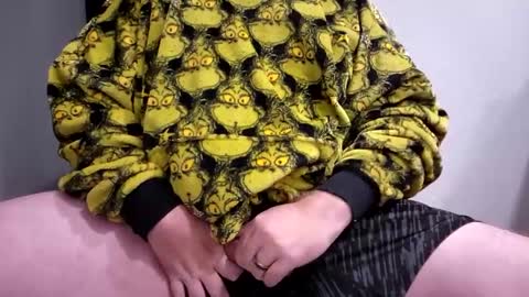 Snapshot of urbigfun chatting on 12-24-24, 11:00 YBF online show from 12-24-24, 11:00