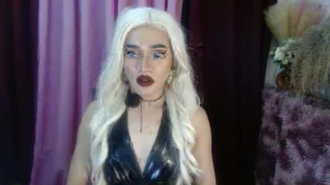 Snapshot of urcumgirlasiants chatting on 09-19-25, 01:01 KENDALL online show from 09-19-25, 01:01