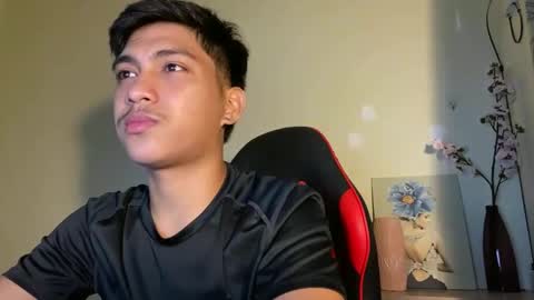 Snapshot of urcuteguy_jhonx chatting on 10-27-25, 05:17 Dannie online show from 10-27-25, 05:17