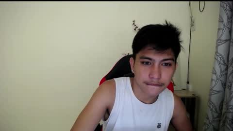 Snapshot of urcuteguy_jhonx chatting on 11-04-25, 02:38 Dannie online show from 11-04-25, 02:38