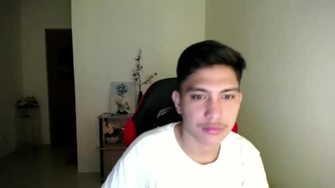 Snapshot of urcuteguy_jhonx chatting on 11-12-25, 09:03 Dannie online show from 11-12-25, 09:03