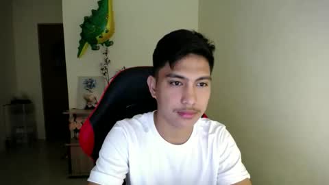 Snapshot of urcuteguy_jhonx chatting on 11-14-25, 07:51 Dannie online show from 11-14-25, 07:51