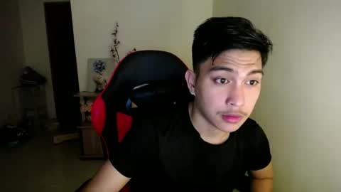 Snapshot of urcuteguy_jhonx chatting on 11-15-25, 10:34 Dannie online show from 11-15-25, 10:34