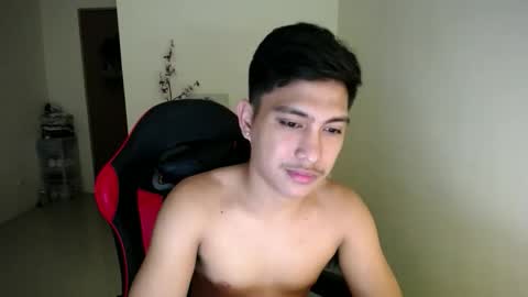 Snapshot of urcuteguy_jhonx chatting on 11-18-25, 04:33 Dannie online show from 11-18-25, 04:33