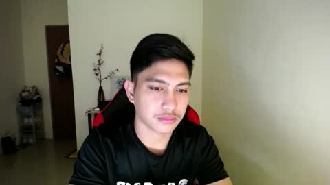 Snapshot of urcuteguy_jhonx chatting on 11-19-25, 09:53 Dannie online show from 11-19-25, 09:53